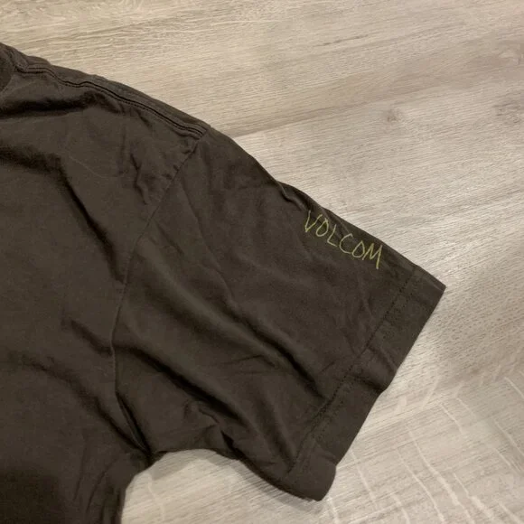 Y2K Volcom Featured Artist 2006 Holiday Collection Brown T-Shirt Men's XL Skater - Picture 5 of 8